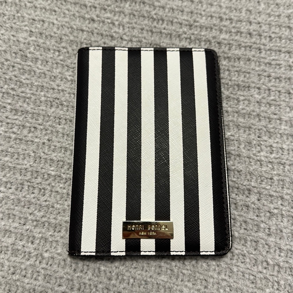 Henri Bendel Passport Cover Holder EUC RARE Striped